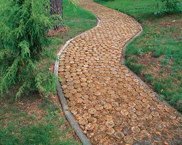 Дорожка из деревянных спилов в вашем саду: экологично, стильно и просто красиво с фото