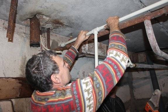 Срочный ремонт водопровода частного дома или квартиры - фото